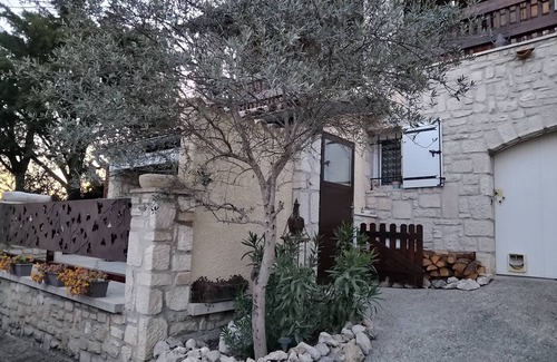 Salavas Cottage | Les Lauriers Roses 3*, cozy, greenery, jacuzzi, air conditioning, linens, near river.