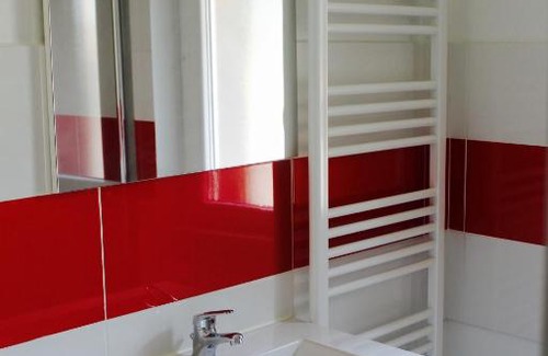 Gare-Jouvenet Apartment | LES OISEAUX (L'HIRONDELLE)