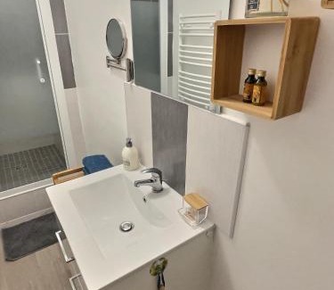 Corbeil-Essonnes Apartment | LES OISEAUX - WIFI Fibre - PARKING - PROCHE RER D