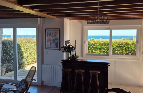 Vicq-sur-Mer House | Les pieds dans l'eau - Cosqueville (Vicq sur mer) 2-star furnished holiday accommodation
