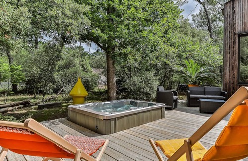 Saint-Hilaire-de-Riez Cabin | Les Pins - Maison avec piscine & jacuzzi