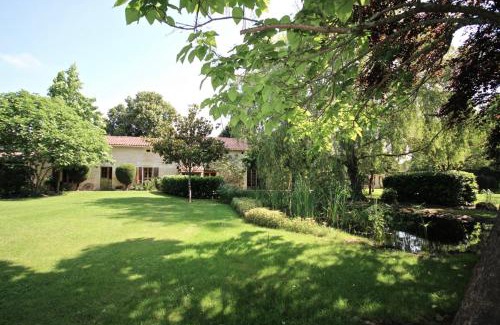 Le Fleix House | Les Quatre Chenes