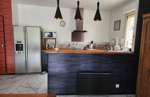 Longueval-Barbonval House | Les Trois Grottes, year-round heated outdoor pool, 7 rooms.