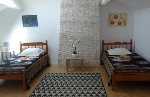 Ponteyraud Bed & Breakfast | Les Tuileries