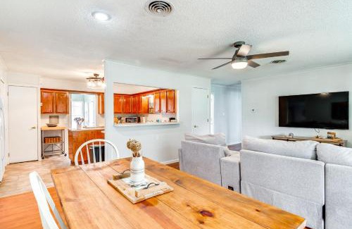 West Livingston House | Less Than 1 Mi to Boat Ramp Lake Livingston Retreat!