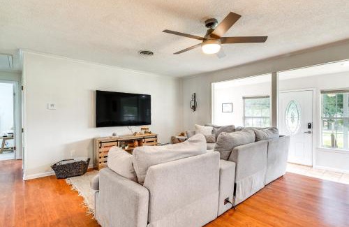 West Livingston House | Less Than 1 Mi to Boat Ramp Lake Livingston Retreat!