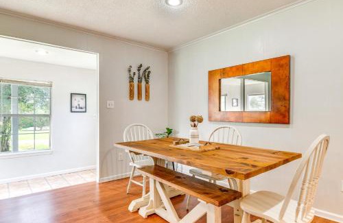 West Livingston House | Less Than 1 Mi to Boat Ramp Lake Livingston Retreat!