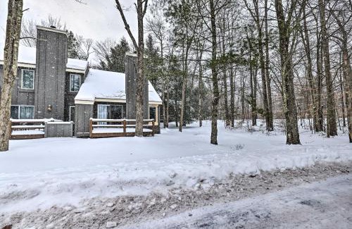 White Haven House | Less Than 1 Mi to Jack Frost Lake Harmony Townhome!