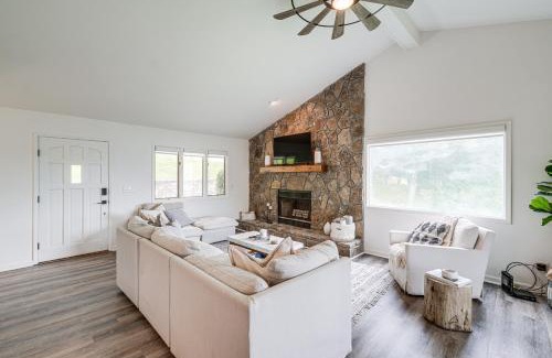 Young Harris House | Less Than 1 Mi to Lake Chatuge Home with Mtn and Water Views!