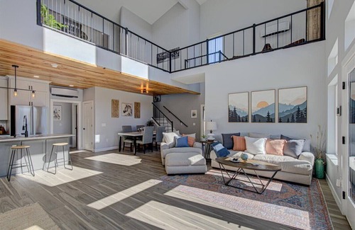 Rogers House | Less than a mile to Hwy 12 Boat launch!