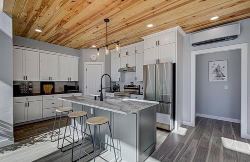 Rogers House | Less than a mile to Hwy 12 Boat launch!