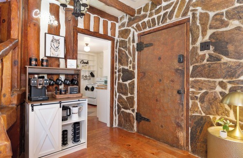 North Auburn Cabin | Lester Cabin 5min to Downtown Auburn 20min to Roseville next to Mountain Biking