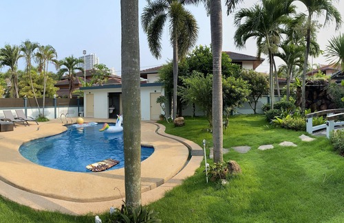 Na Chom Thian Villa | Lets Chill Pool Villa Najomtien Sattahip