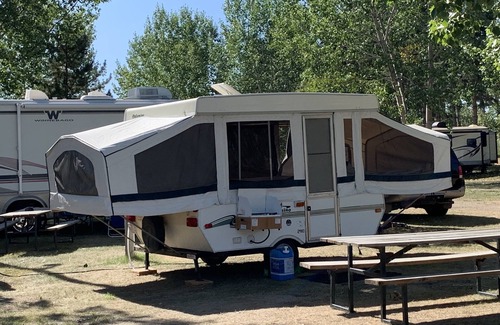 Red Deer House | Lets Go Camping Easy Pull Luxury Tent Trailer.