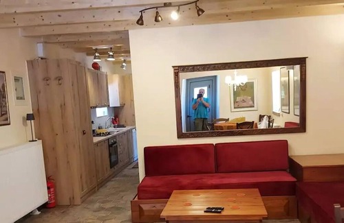 Zarouhla Apartment | LevanderAroania suites