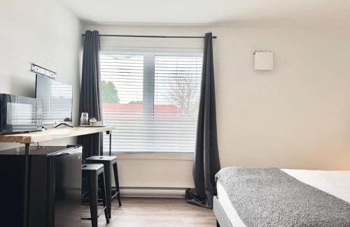 Desjardins Apartment | Levis Center New Studio #2 AC, WiFi and 2 Parking spaces