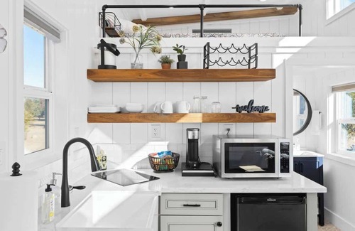 Lindsay Apartment | Lewis Ranch Tiny Home, Lindsay, CA! Near Sequoias