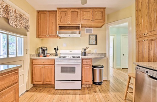 Lexington House | Lexington Getaway w/Backyard Deck < 2 Mi to UK!