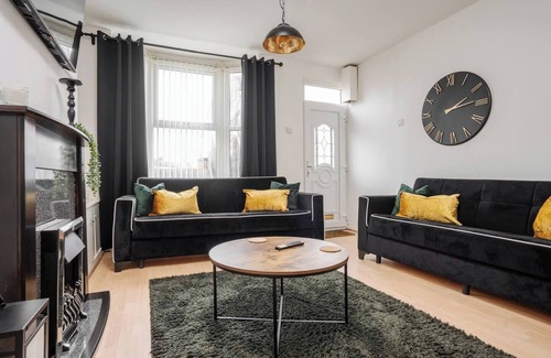 Anfield House | LFC Stay | 1 Min to Stadium | W/M | Pet Friendly