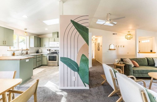 Orchard District House | Lg Fenced Yard I KING I Family Friendly I Midtown