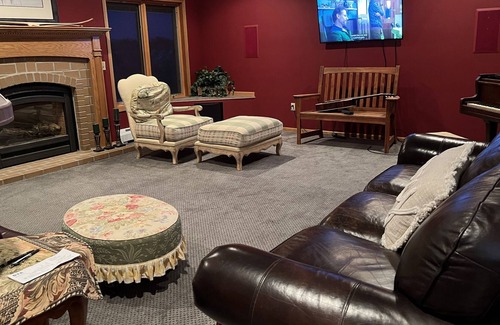Acme House | Lg. home on golf course, 2-3 miles from TC horse shows
