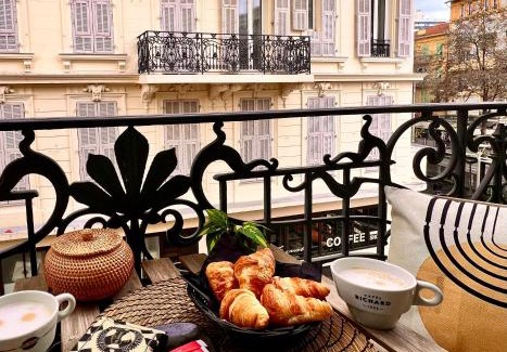 Vernier Apartment | LIBERATION CENTER - PRIVATE Balcony - 24&7 RECEPTION - LUGGAGE STORAGE