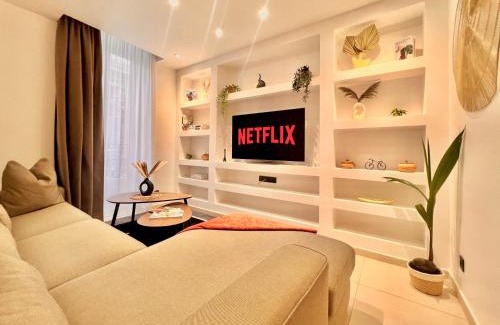 Vernier Apartment | LIBERATION CENTER - PRIVATE Balcony - 24&7 RECEPTION - LUGGAGE STORAGE