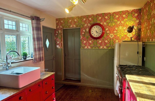 Ashbourne House | LIBERTY HOUSE, pet friendly, with open fire in Ashbourne