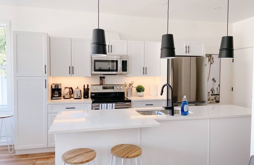 Okanagan-Similkameen House | Licensed - 2 Blocks from Beach - NEW 3 BDR - 1L