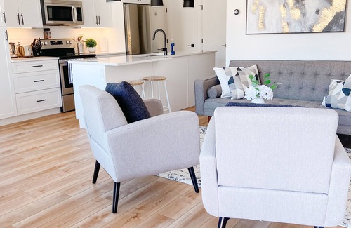 Okanagan-Similkameen House | Licensed - 2 Blocks from Beach - NEW 3 BDR - 2L