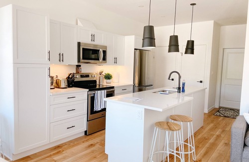 Okanagan-Similkameen House | Licensed - 2 Blocks from Beach - NEW 3 BDR - 2L