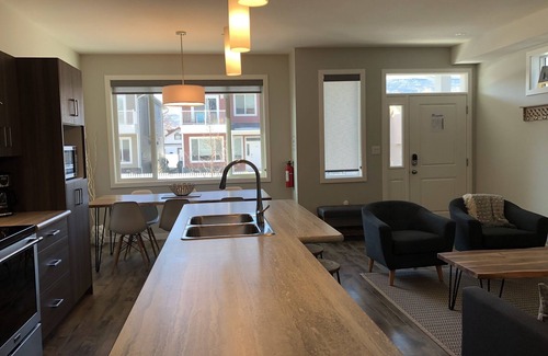 Okanagan-Similkameen House | Licensed - BEST Location in Penticton - 3 BDR - 2B