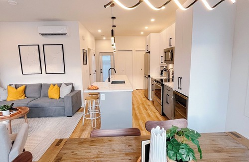 Okanagan-Similkameen House | Licensed - BRAND NEW - 2 Blocks from lake - 3 BDR