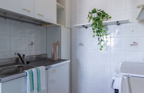 Lido degli Estensi Apartment | Lido degli Estensi Flat a stone's throw from the beach