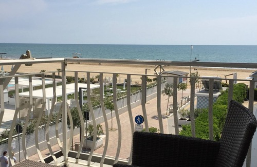 Lido di Jesolo Apartment | Lido di Jesolo BEACHFRONT renovated apartment with PRIVATE BEACH, Wi-Fi & A/C
