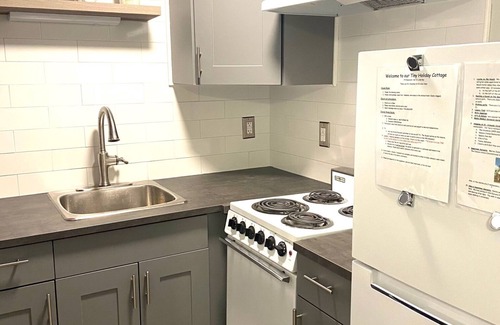 Sarasota Apartment | Lido Key- quaint studio remodeled holiday cottage-A