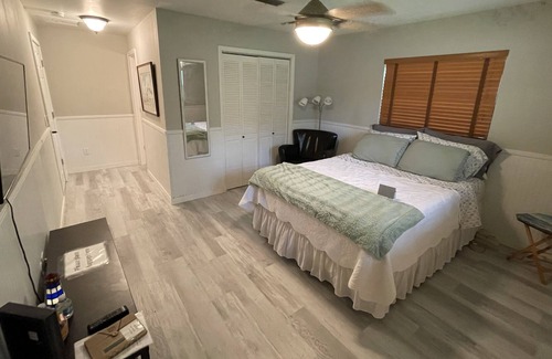 Micanopy House | LIFE COACH hosts Lakefront Retreat