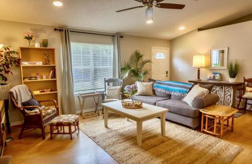 Pensacola House | Life's a Breeze - Updated 3BR 5min to Pcola Beach