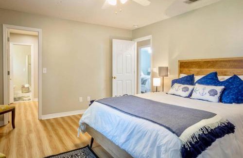 Pensacola House | Life's a Breeze - Updated 3BR 5min to Pcola Beach