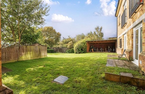 Norwood Green Apartment | Light 2 bed 2 bath, modern, ground floor apartment located in Olde Hanwell