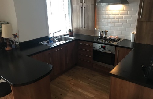 St Leonards-On-Sea Apartment | Light airy flat only 5mins from station, shops and sea