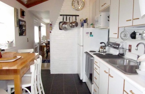 Wellfleet Cottage | Light & Airy Home with Harbor Views (1431)