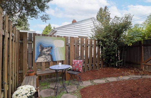 King House | Light filled 3-bedroom Victorian in Portland with fenced yard