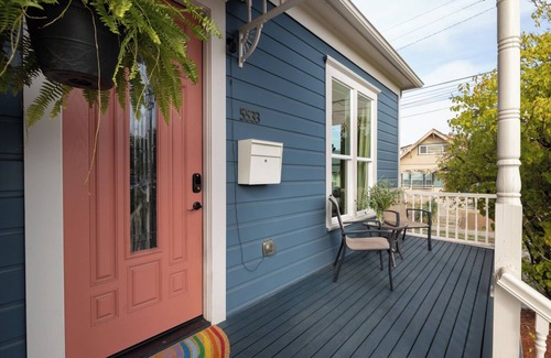 King House | Light filled 3-bedroom Victorian in Portland with fenced yard