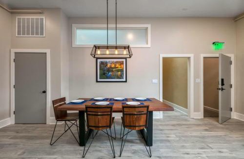 Roanoke Apartment | Light-filled adventure loft