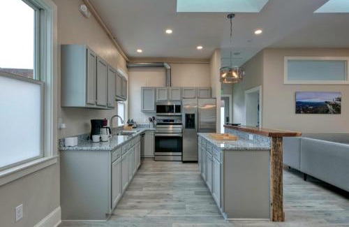 Roanoke Apartment | Light-filled adventure loft