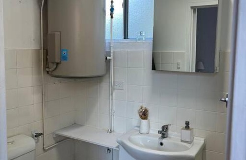 Dee Why Apartment | Light filled apartment near transport and beach