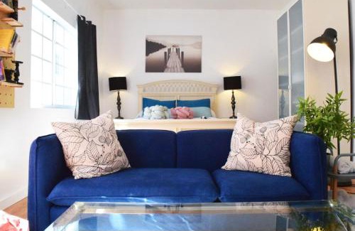 City Center House | Light-Filled Apt Steps to Beach Convention Center