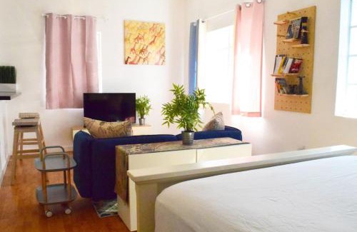 City Center House | Light-Filled Apt Steps to Beach Convention Center