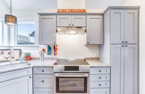 Anacortes House | Light-filled home with fenced yard - two dogs welcome - walk everywhere
